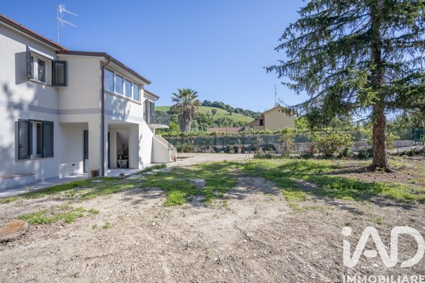 casa indipendente in vendita a Fabriano in zona Paterno