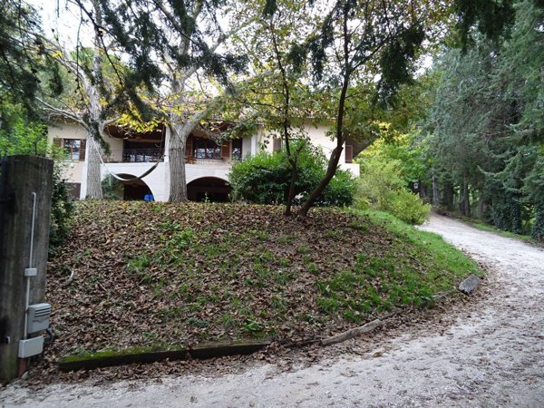 casa indipendente in vendita a Fabriano