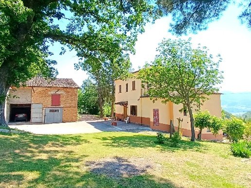 casa indipendente in vendita a Fabriano in zona Collamato