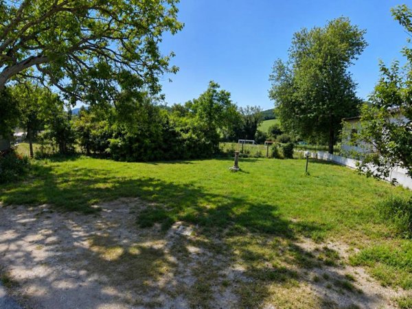 casa indipendente in vendita a Fabriano in zona Melano