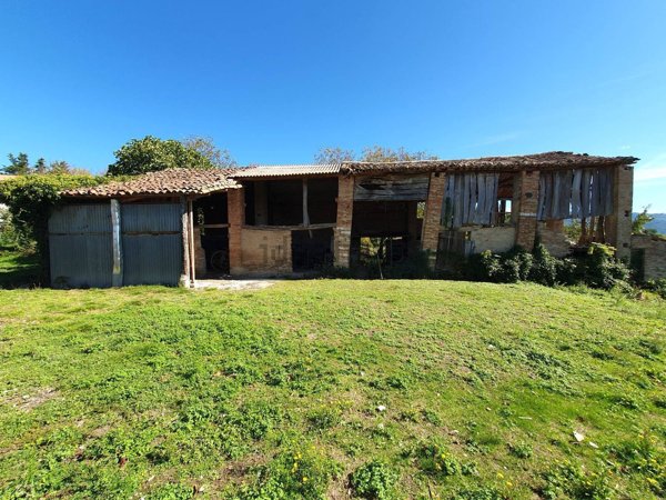 appartamento in vendita a Fabriano in zona Moscano