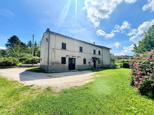casa indipendente in vendita a Fabriano
