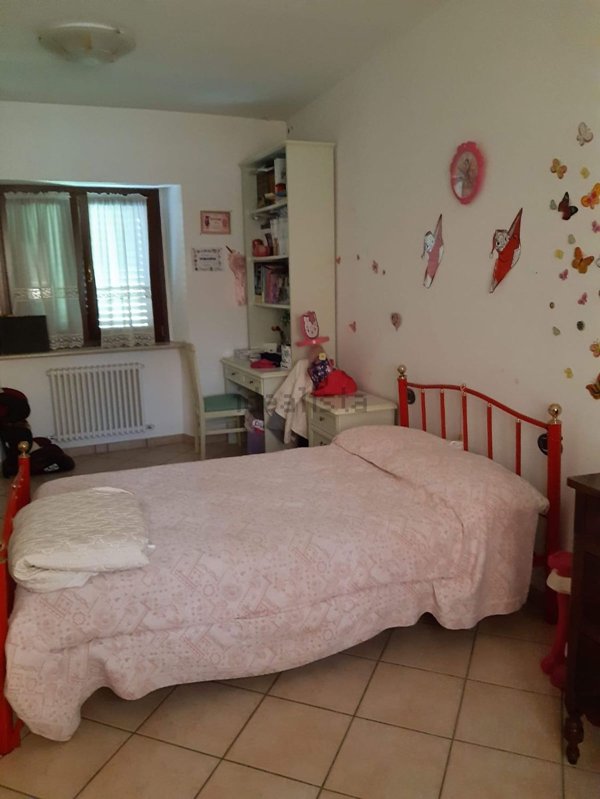 casa semindipendente in vendita a Fabriano in zona Collamato