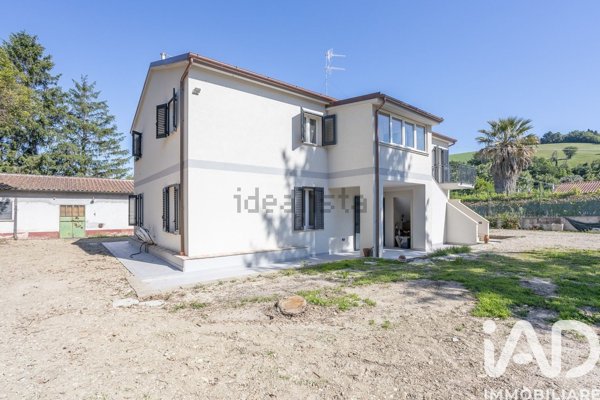 appartamento in vendita a Fabriano in zona Paterno