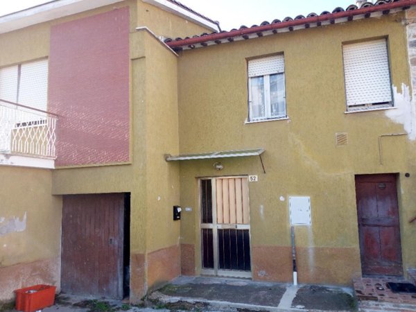 casa indipendente in vendita a Fabriano in zona Marischio
