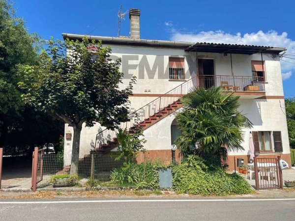 casa indipendente in vendita a Fabriano in zona San Giovanni