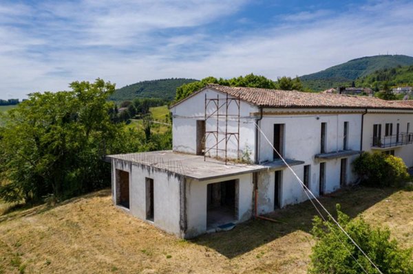 casale in vendita a Fabriano in zona Colle Paganello