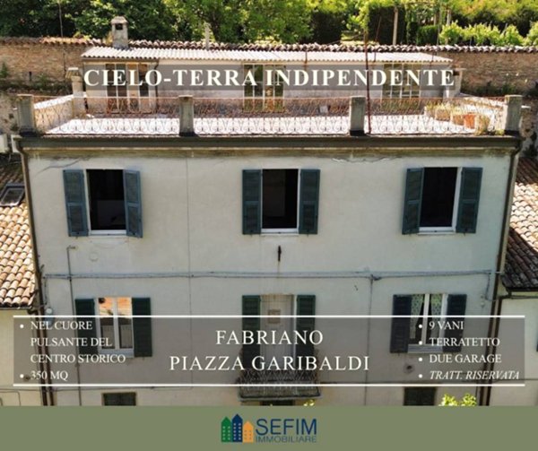 casa indipendente in vendita a Fabriano
