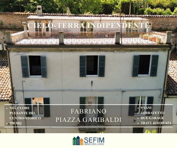 casa indipendente in vendita a Fabriano