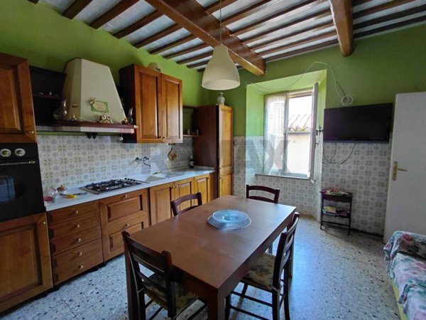 casa indipendente in vendita a Fabriano in zona Serradica
