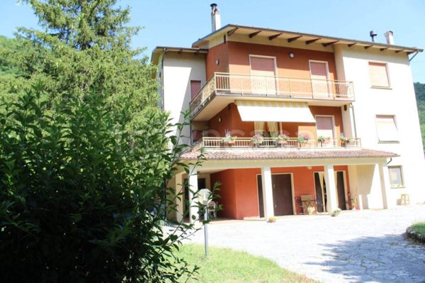 appartamento in vendita a Fabriano in zona Serradica