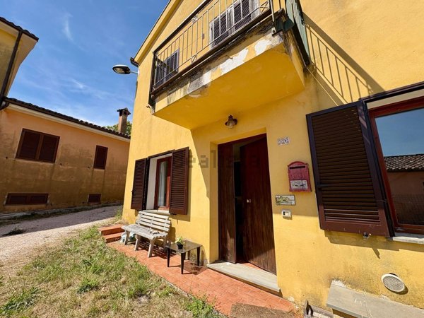 casa indipendente in vendita a Fabriano in zona Cupo