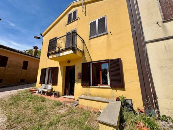 casa indipendente in vendita a Fabriano in zona Cupo