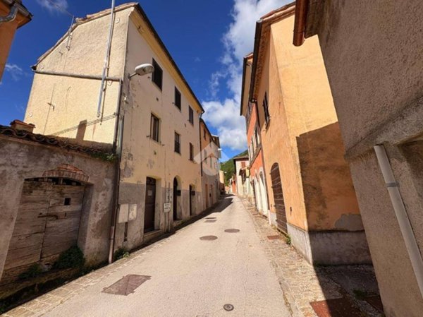 appartamento in vendita a Fabriano in zona Campodiegoli