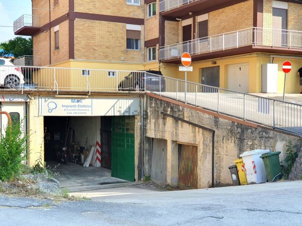 locale di sgombero in vendita a Fabriano