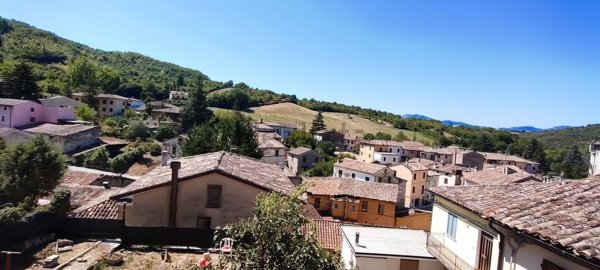 appartamento in vendita a Fabriano in zona Albacina