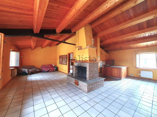 casa indipendente in vendita a Fabriano in zona Cantia
