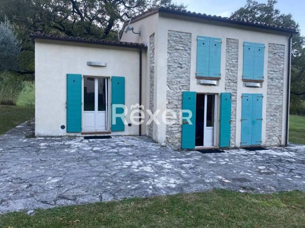 casa indipendente in vendita a Fabriano