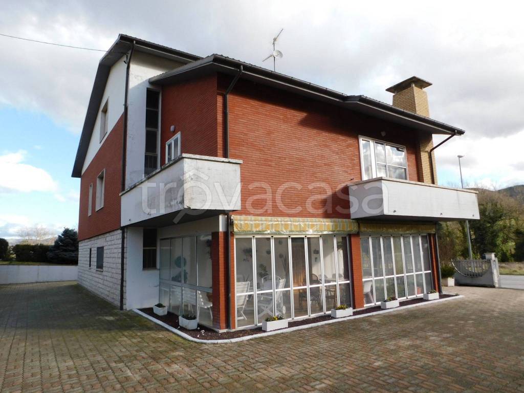 casa indipendente in vendita a Fabriano in zona Melano