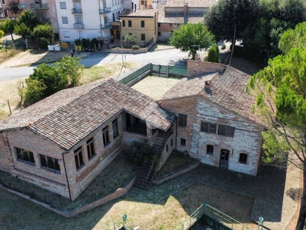 casa indipendente in vendita a Fabriano