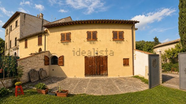 casa indipendente in vendita a Fabriano in zona Paterno