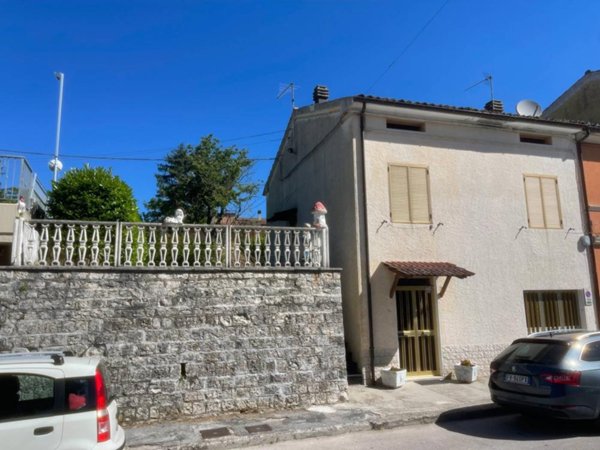 appartamento in vendita a Fabriano in zona Cancelli