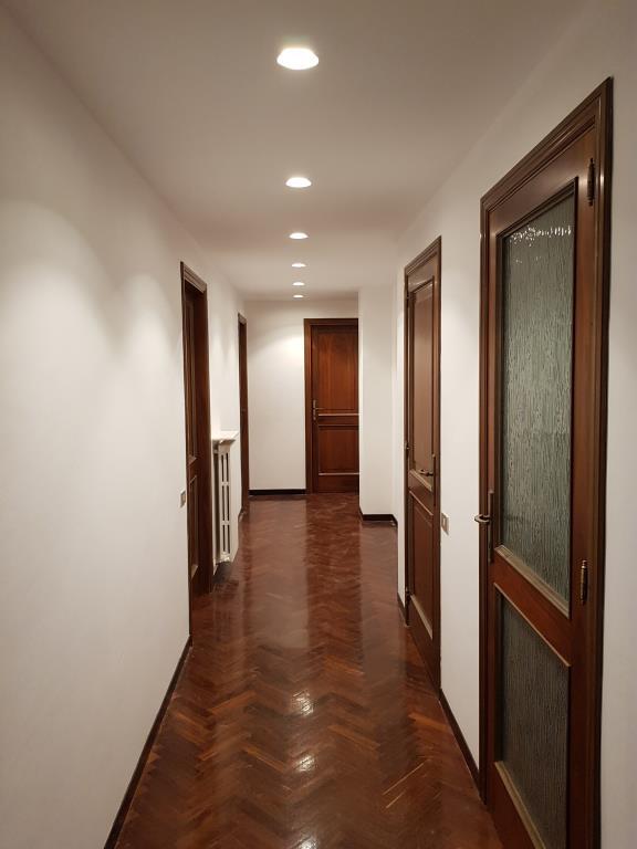 casa indipendente in vendita a Fabriano
