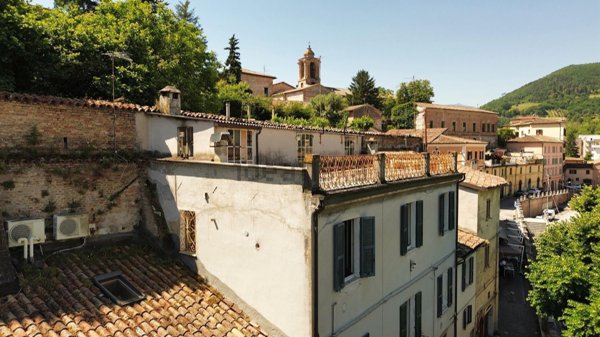 casa indipendente in vendita a Fabriano