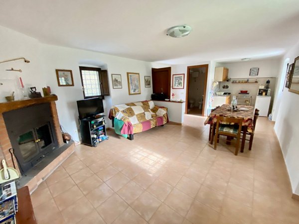 casa indipendente in vendita a Fabriano in zona Melano