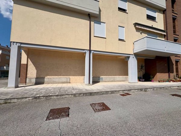 locale commerciale in vendita a Fabriano