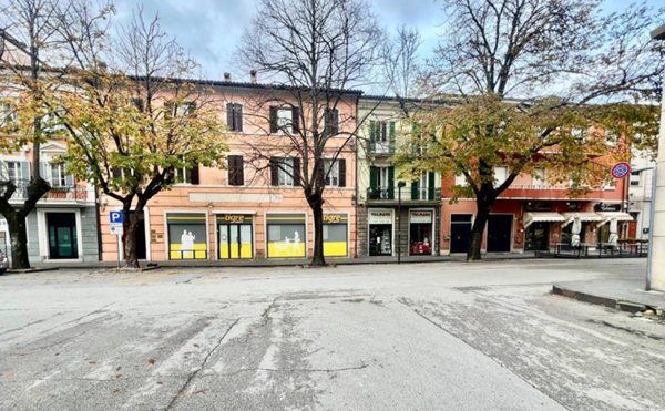 locale commerciale in vendita a Fabriano
