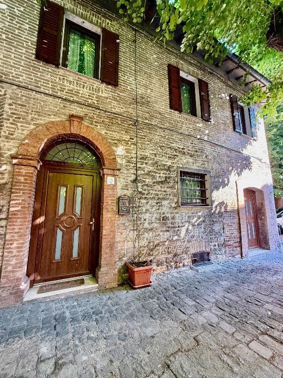 casa indipendente in vendita a Fabriano