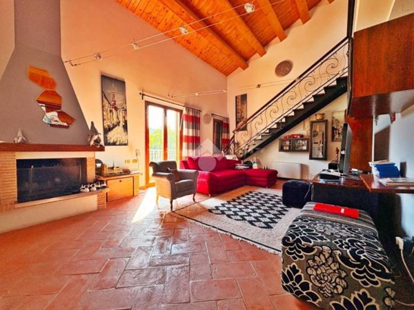 casa indipendente in vendita a Fabriano in zona Marischio