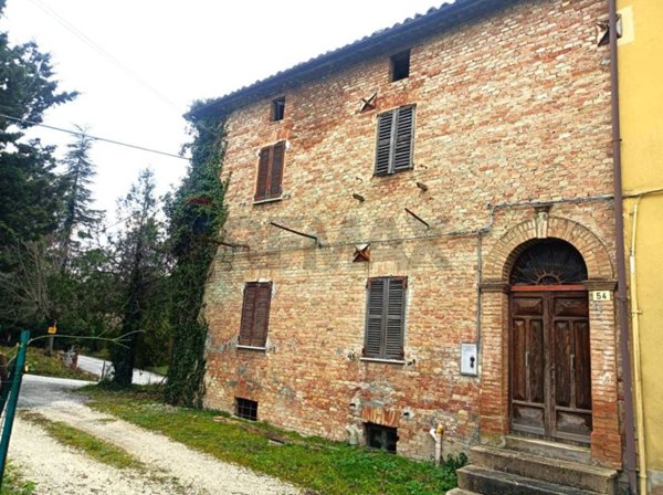 casa indipendente in vendita a Fabriano