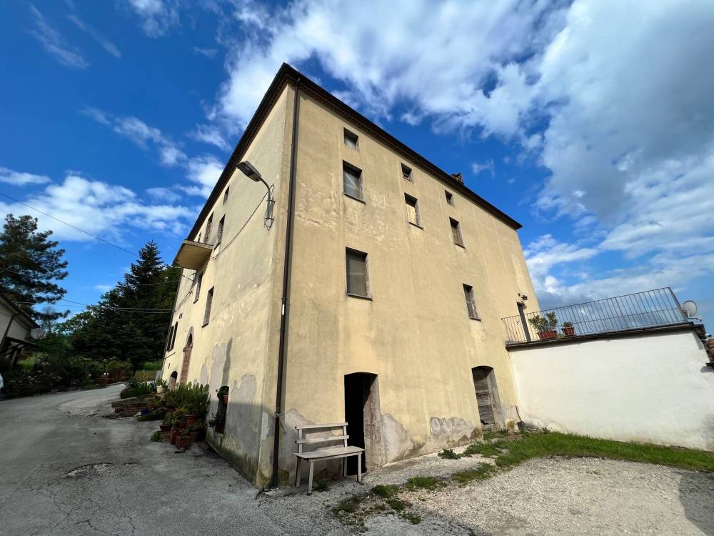 casa indipendente in vendita a Fabriano in zona Ciaramella