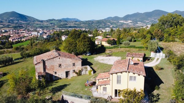 casa indipendente in vendita a Fabriano