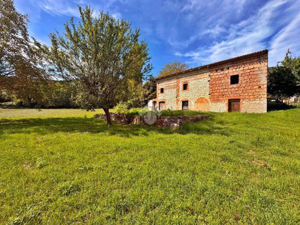casa indipendente in vendita a Fabriano in zona Campodiegoli