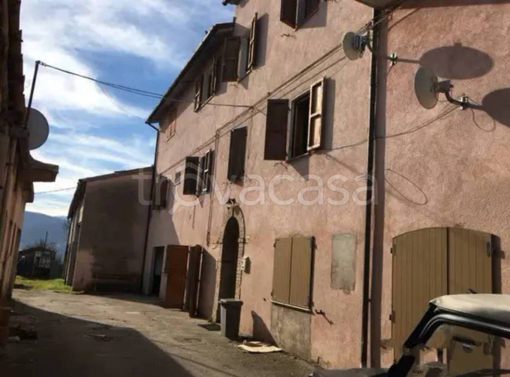casa indipendente in vendita a Fabriano in zona San Donato