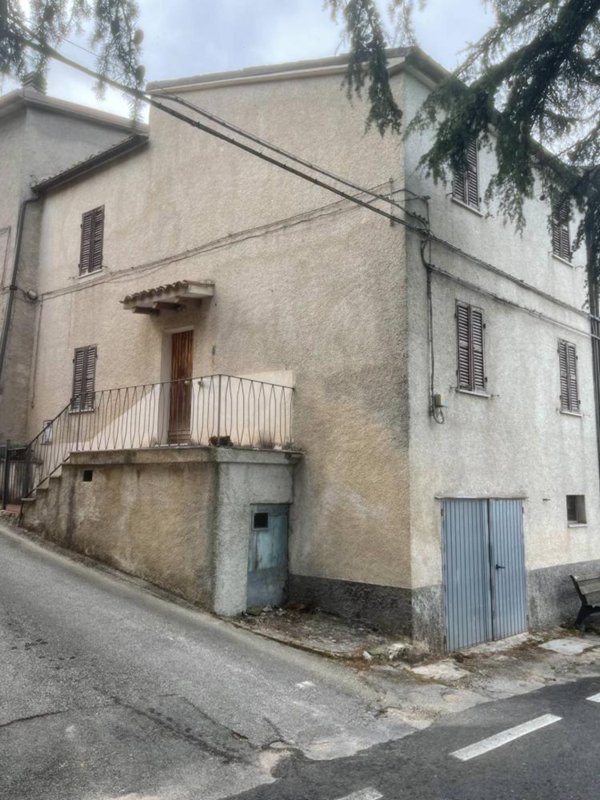 appartamento in vendita a Fabriano in zona San Giovanni