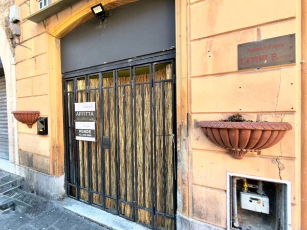 locale commerciale in vendita a Fabriano