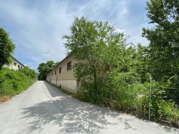 capannone in vendita a Fabriano