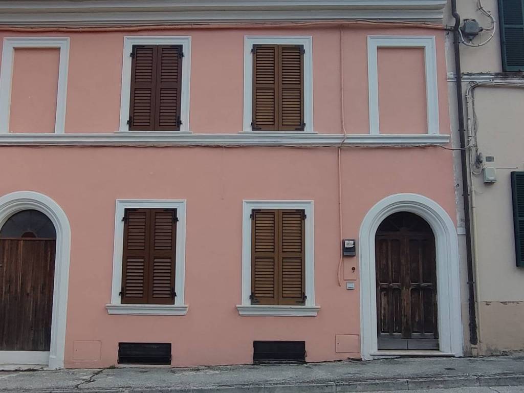 casa indipendente in vendita a Fabriano