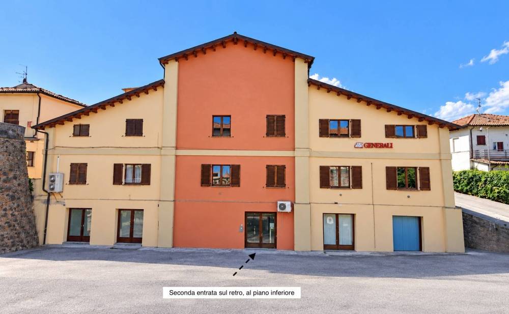 locale commerciale in vendita a Fabriano