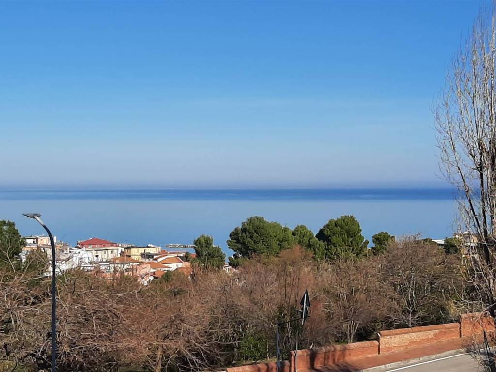 appartamento in vendita a Falconara Marittima in zona Palombina Vecchia
