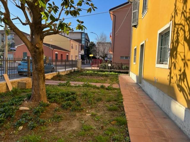 appartamento in vendita a Falconara Marittima in zona Castelferretti
