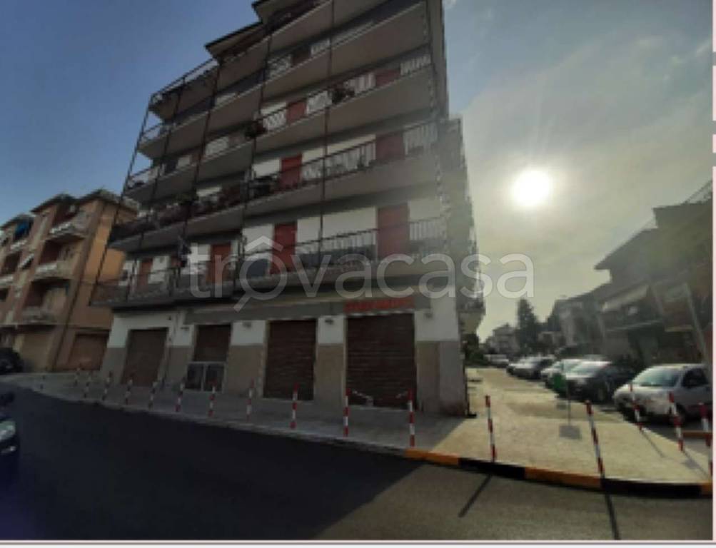 negozio in vendita a Falconara Marittima in zona Castelferretti