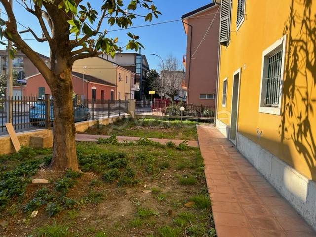 appartamento in vendita a Falconara Marittima in zona Castelferretti