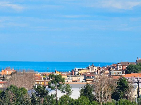 appartamento in vendita a Falconara Marittima