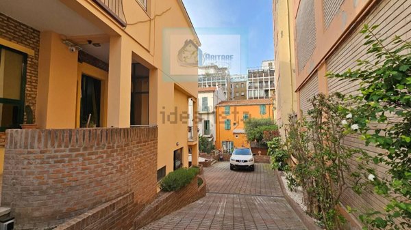 casa indipendente in vendita a Falconara Marittima