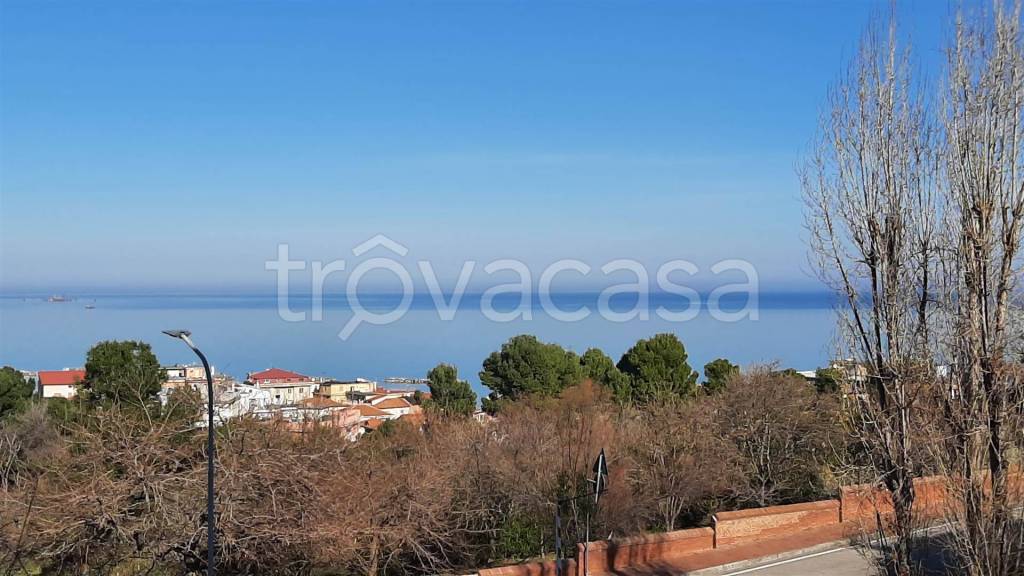 appartamento in vendita a Falconara Marittima in zona Palombina Vecchia